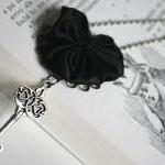 silver skeleton key necklac..