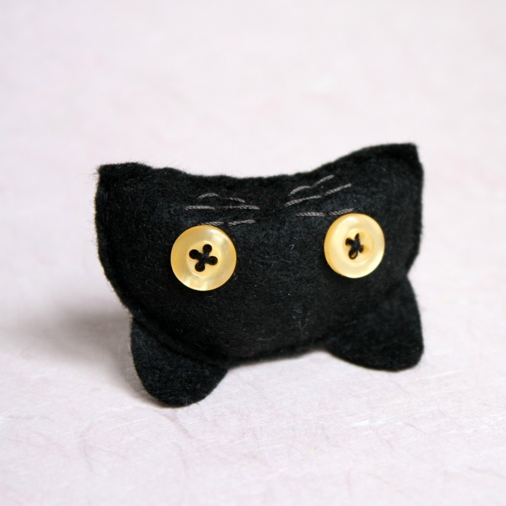 the black cat brooch