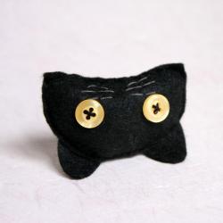 the black cat brooch