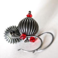 black and red - metal and swarovski earrings - vamp - halloween goth